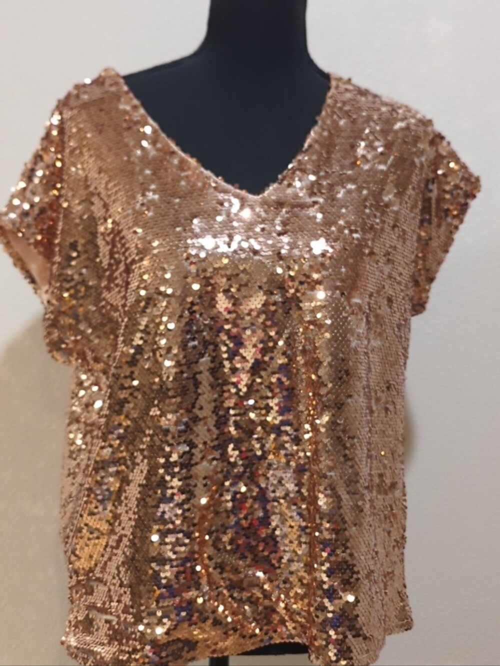 Lavish Women’s Large Rose Gold Sequin Blouse V Neck Party Top Gold Chain